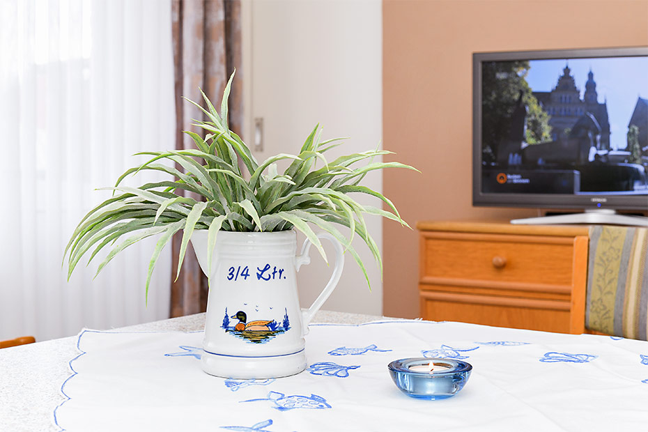 Ferienwohnung „Wangerooge“ - Wohnzimmer mit integriertem Küchenbereich