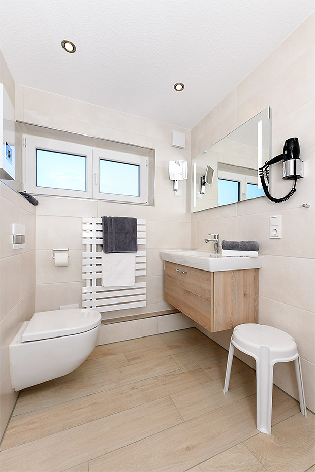 Ferienwohnung „oben links“ - Badezimmer