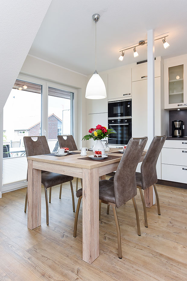 Ferienwohnung „oben rechts“ - Wohnzimmer mit integriertem Küchenbereich