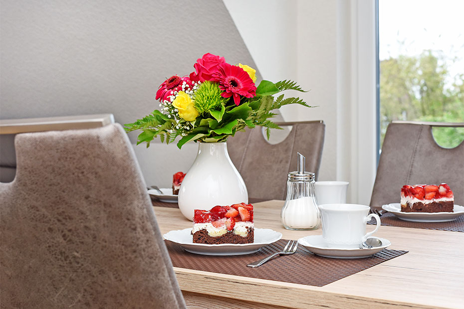 Ferienwohnung „oben rechts“ - Wohnzimmer mit integriertem Küchenbereich