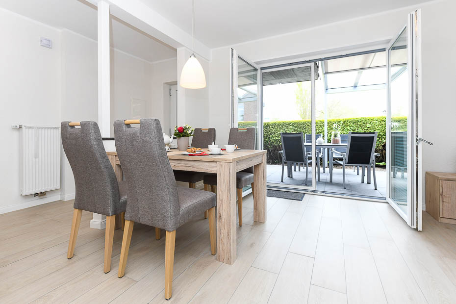 Ferienwohnung „unten links“ - Wohnzimmer mit integriertem Küchenbereich