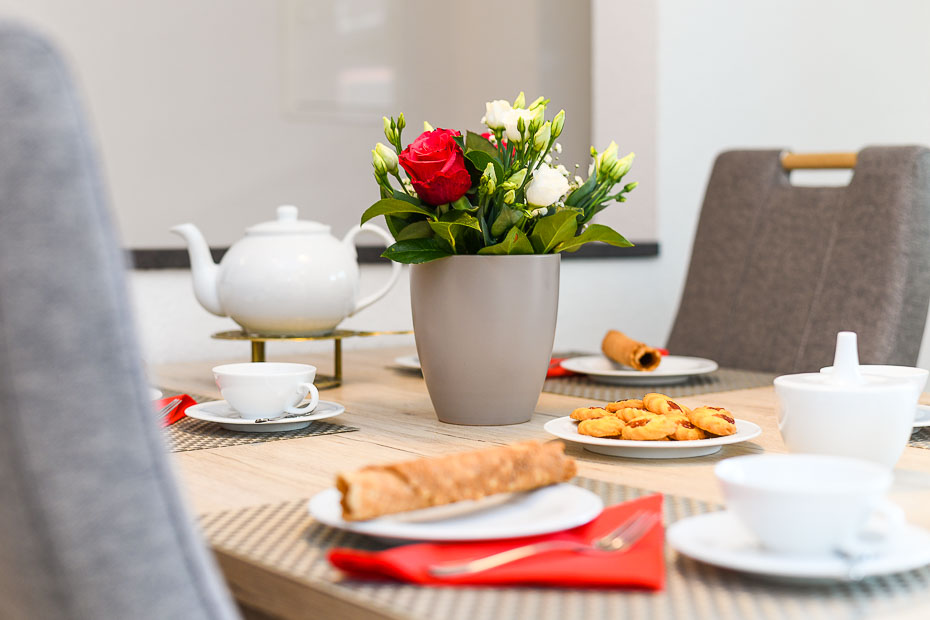 Ferienwohnung „unten links“ - Wohnzimmer mit integriertem Küchenbereich