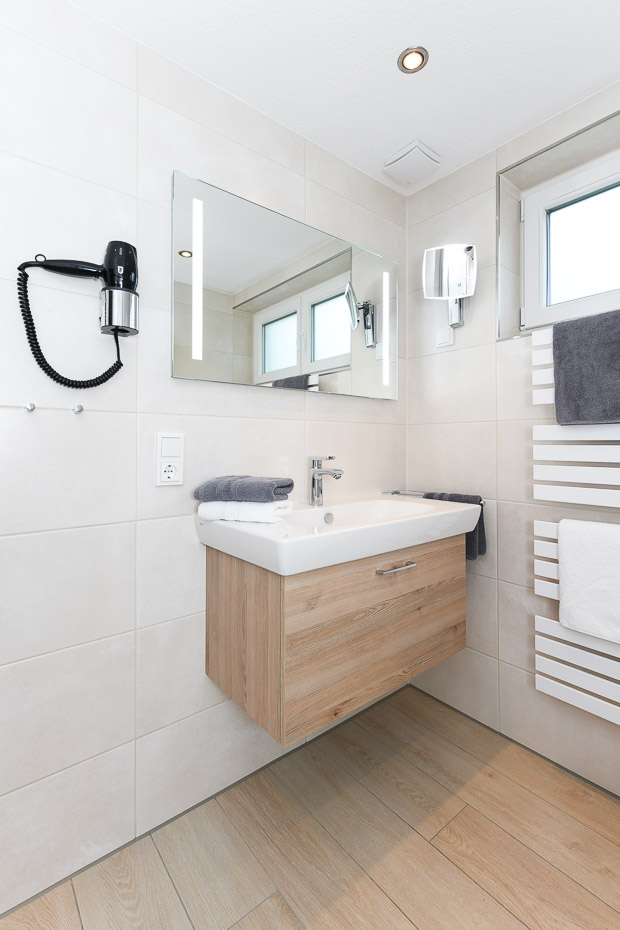 Ferienwohnung „unten rechts“ - Badezimmer