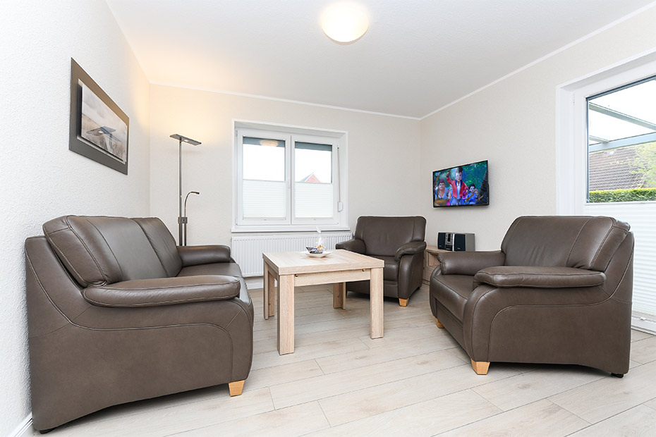 Ferienwohnung „unten rechts“ - Wohnzimmer mit integriertem Küchenbereich
