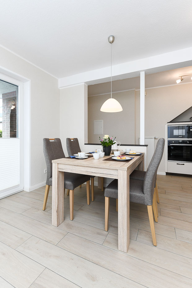 Ferienwohnung „unten rechts“ - Wohnzimmer mit integriertem Küchenbereich