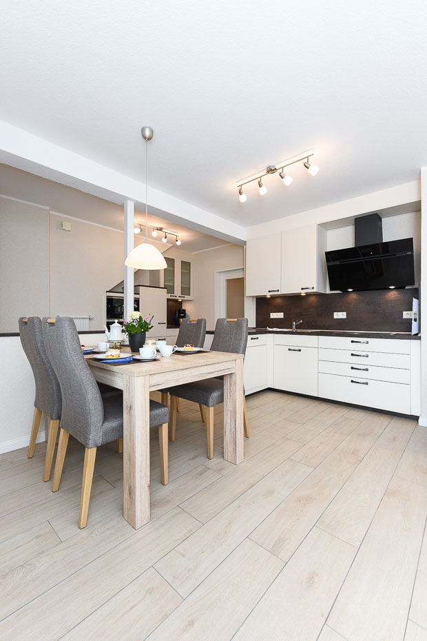 Ferienwohnung „unten rechts“ - Wohnzimmer mit integriertem Küchenbereich