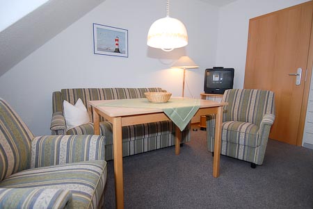 Ferienwohnung 6 - Wohnzimmer mit integriertem Küchenbereich