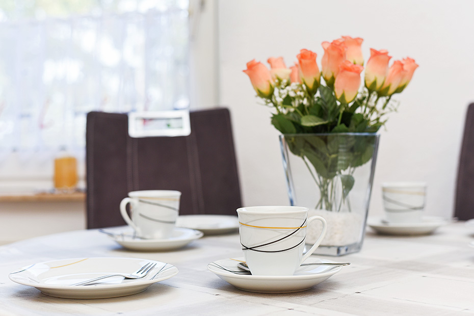 Ferienwohnung „Seebrise“ - Wohnzimmer mit integriertem Küchenbereich