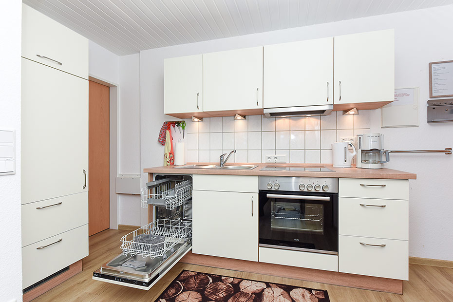 Ferienwohnung „Seebrise“ - Wohnzimmer mit integriertem Küchenbereich