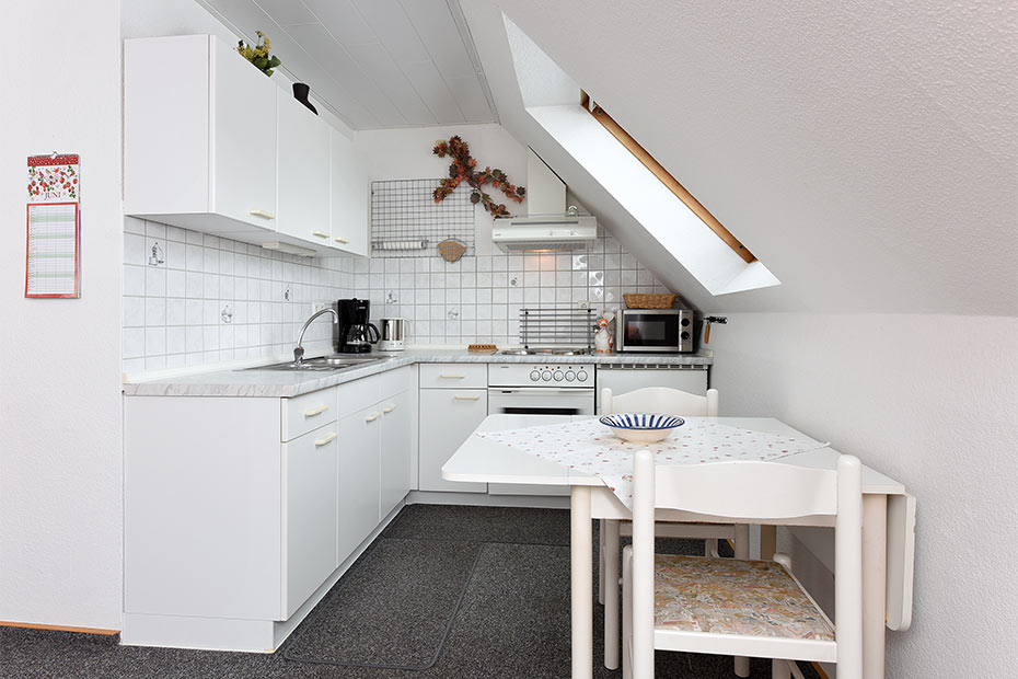 Ferienwohnung „Sonnenuntergang“ - Wohnzimmer mit integriertem Küchenbereich