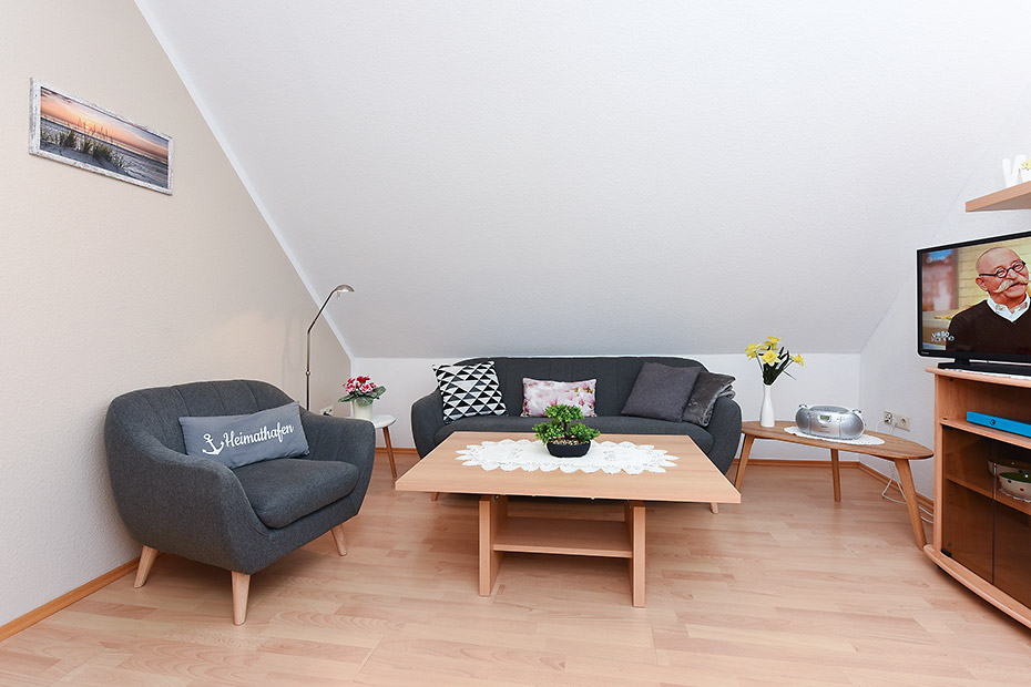 Ferienwohnung „Nord“ - Wohnzimmer mit integriertem Küchenbereich