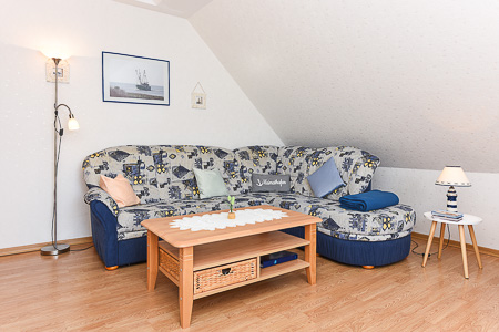 Ferienwohnung „Süd“ - Wohnzimmer mit integriertem Küchenbereich