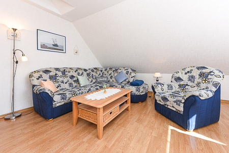 Ferienwohnung „Süd“ - Wohnzimmer mit integriertem Küchenbereich