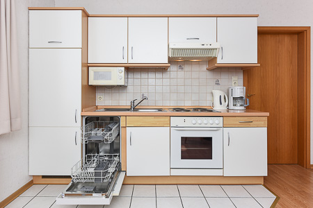 Ferienwohnung „Süd“ - Wohnzimmer mit integriertem Küchenbereich