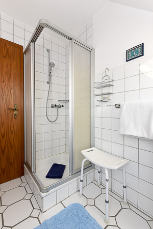 Ferienwohnung „Haus Liekedeeler“ - Badezimmer