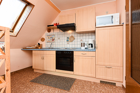 Ferienwohnung „Haus Liekedeeler“ - Wohnzimmer mit integriertem Küchenbereich