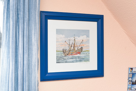 Ferienwohnung „Haus Liekedeeler“ - Wohnzimmer mit integriertem Küchenbereich