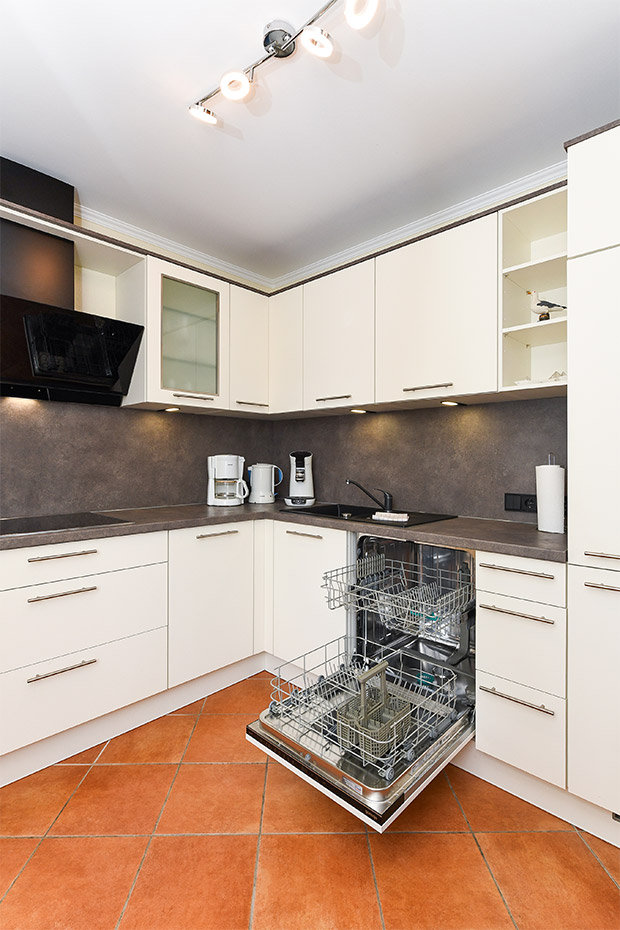 Ferienwohnung „Kleine Möwe“ - Wohnzimmer mit integriertem Küchenbereich