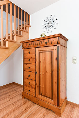 Ferienwohnung „Wattwürmchen“ - Wohnzimmer mit integriertem Küchenbereich