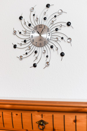 Ferienwohnung „Wattwürmchen“ - Wohnzimmer mit integriertem Küchenbereich