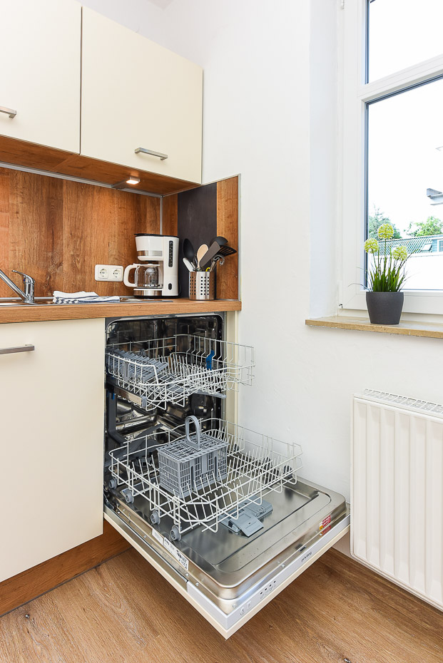 Ferienwohnung „Ebbe“ - Wohnzimmer mit integriertem Küchenbereich