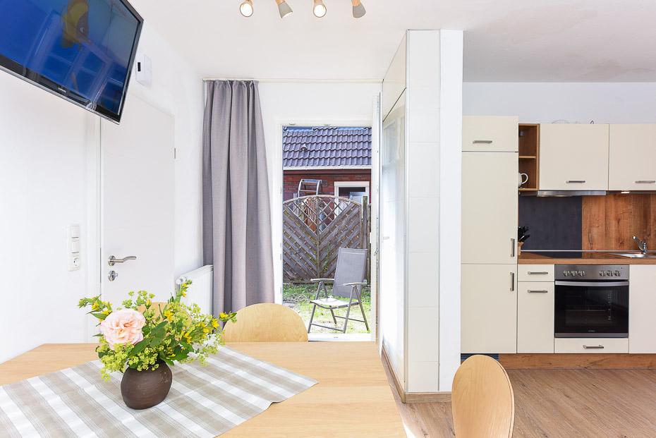 Ferienwohnung „Ebbe“ - Wohnzimmer mit integriertem Küchenbereich