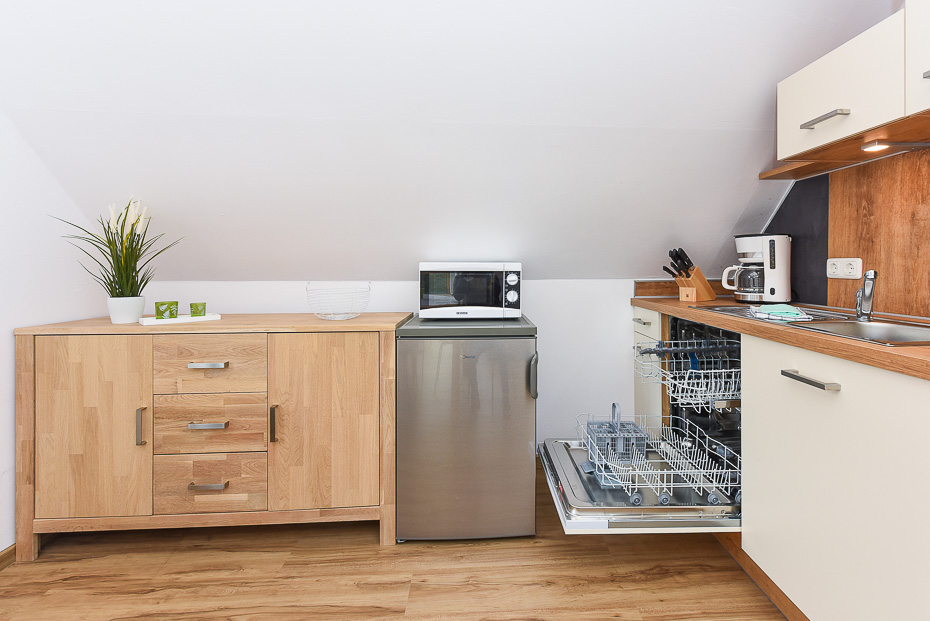 Ferienwohnung „Flut“ - Wohnzimmer mit integriertem Küchenbereich