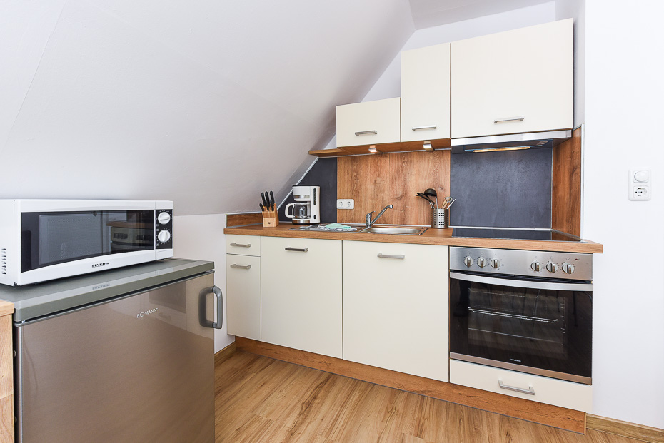 Ferienwohnung „Flut“ - Wohnzimmer mit integriertem Küchenbereich