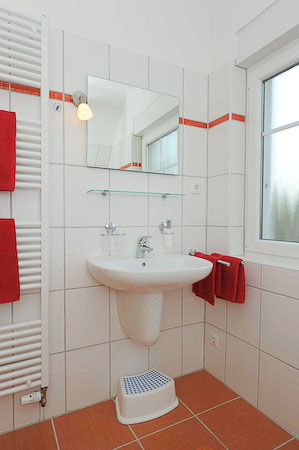 Ferienhaus „Möwenweg“ - Badezimmer