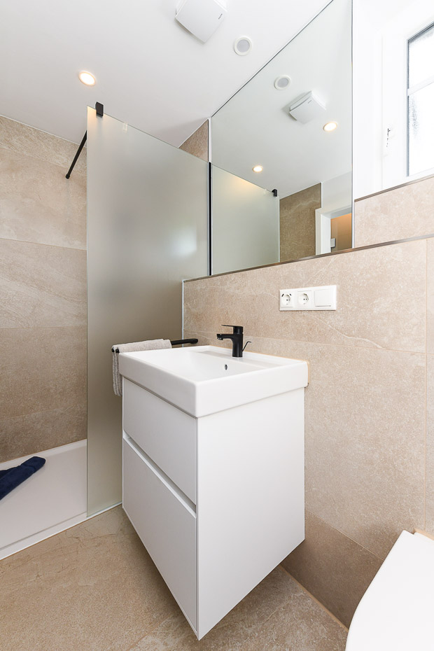 Ferienhaus „Möwenweg“ - Badezimmer 1 im Erdgeschoss
