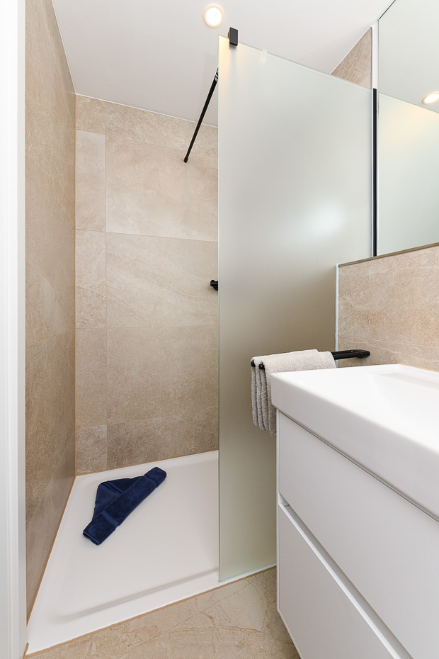 Ferienhaus „Möwenweg“ - Badezimmer 1 im Erdgeschoss