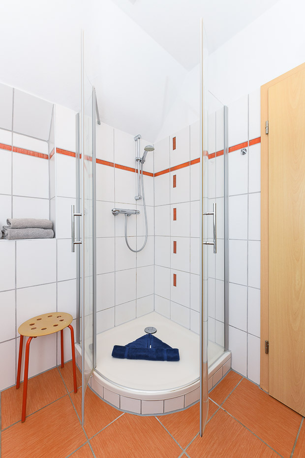 Ferienhaus „Möwenweg“ - Badezimmer 2 im Obergeschoss