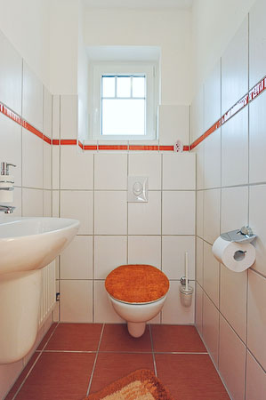 Ferienhaus „Möwenweg“ - Gäste-WC im Erdgeschoss