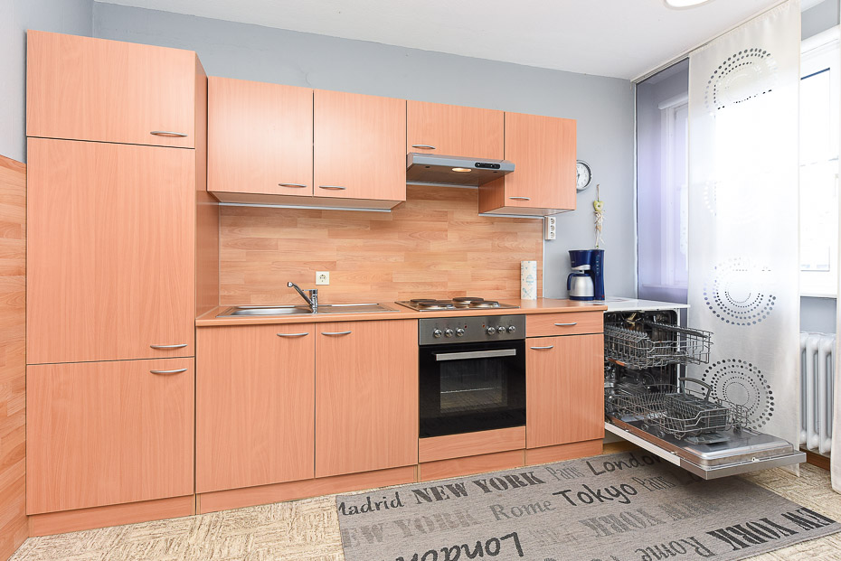 Ferienwohnung „Meer“ - Wohnzimmer mit integriertem Küchenbereich