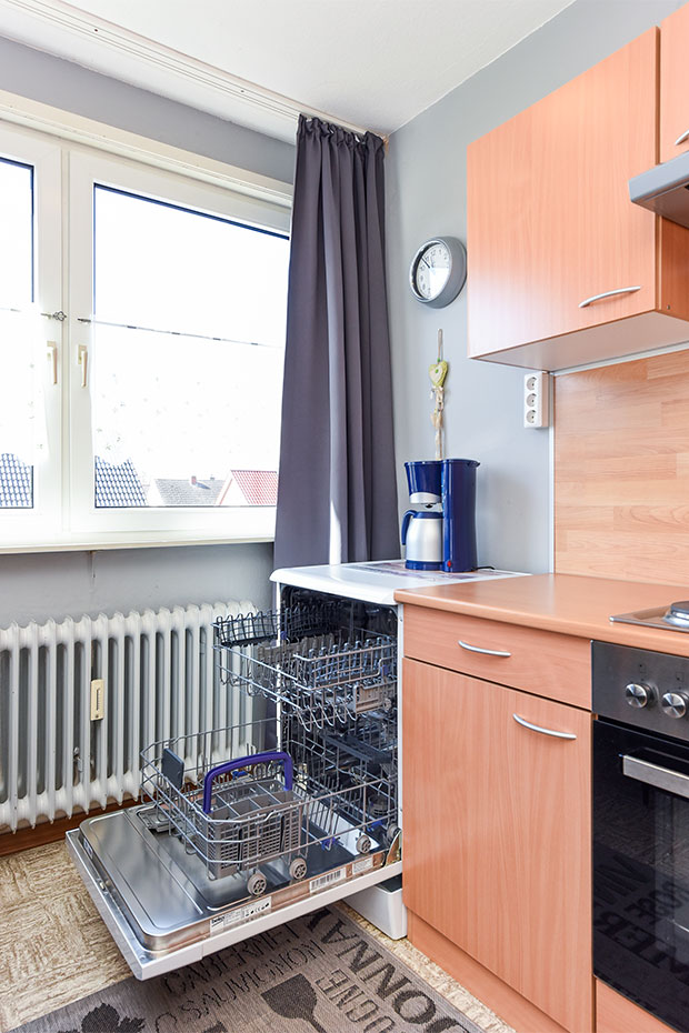 Ferienwohnung „Wind“ - Wohnzimmer mit integriertem Küchenbereich