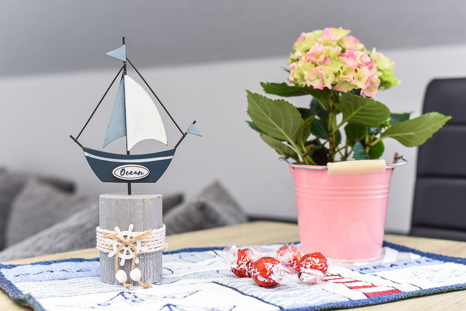 Ferienwohnung „Wind“ - Wohnzimmer mit integriertem Küchenbereich