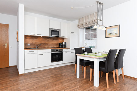 Ferienwohnung - Wohnzimmer mit integriertem Küchenbereich