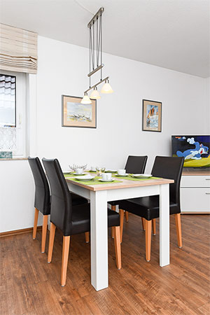 Ferienwohnung - Wohnzimmer mit integriertem Küchenbereich