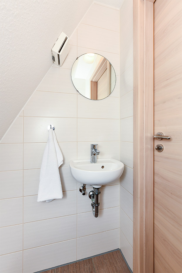 Ferienhaus „Nixe“ - separates zweites WC im Obergeschoss