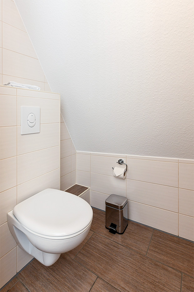 Ferienhaus „Nixe“ - separates zweites WC im Obergeschoss