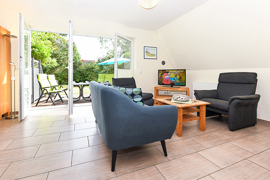 Ferienhaus „Nixe“ - Wohnzimmer mit integriertem Küchenbereich