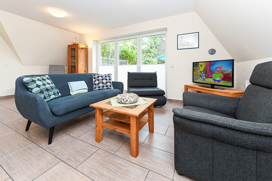 Ferienhaus „Nixe“ - Wohnzimmer mit integriertem Küchenbereich