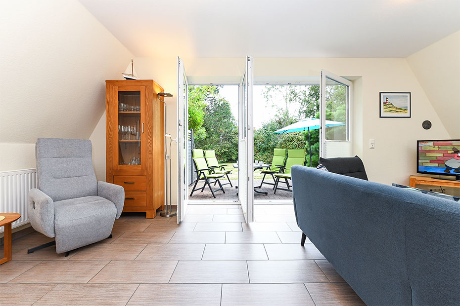 Ferienhaus „Nixe“ - Wohnzimmer mit integriertem Küchenbereich