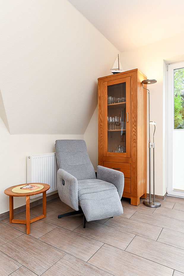 Ferienhaus „Nixe“ - Wohnzimmer mit integriertem Küchenbereich