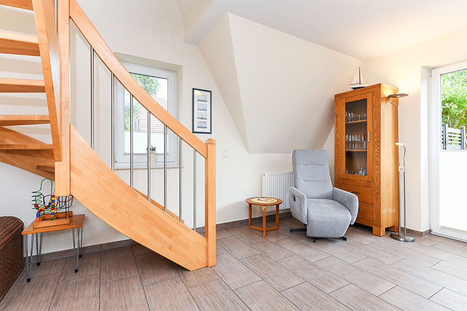 Ferienhaus „Nixe“ - Wohnzimmer mit integriertem Küchenbereich