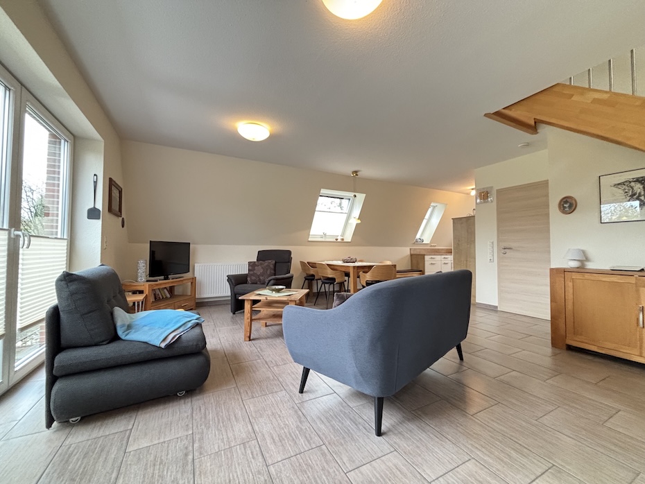 Ferienhaus „Nixe“ - Wohnzimmer mit integriertem Küchenbereich