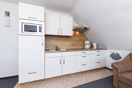 Ferienwohnung 1 - Wohnzimmer mit integriertem Küchenbereich