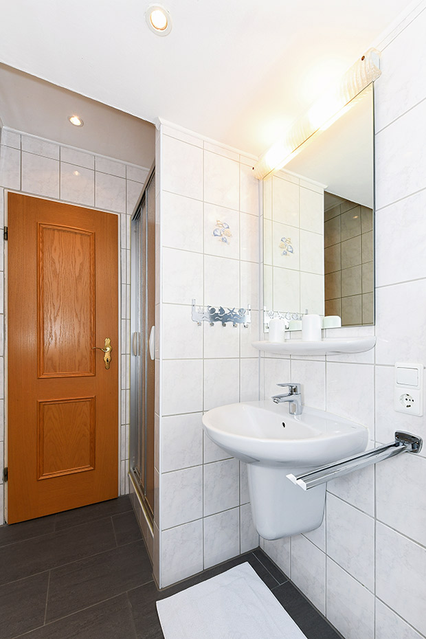Ferienwohnung 2 - Badezimmer