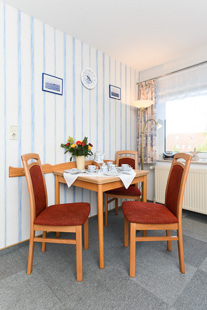 Ferienwohnung 3 - Wohnzimmer mit integriertem Küchenbereich