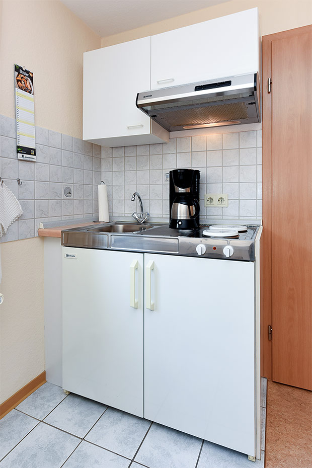 Ferienwohnung „Ebbe“ - Wohnzimmer mit integriertem Küchenbereich